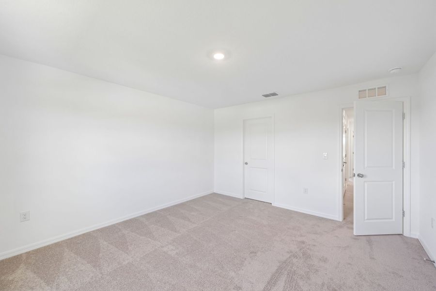 Spacious, unfurnished interior of a new home in The Towns at Tiburon, Nokomis (Image 10).