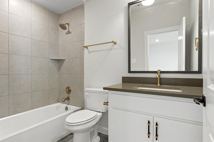 Furnished interior view inside a new home in Cottonwood Creek, Rowlett (Image 11).