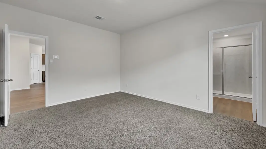 Spacious, unfurnished interior of a new home in Riverfield, Josephine (Image 24).