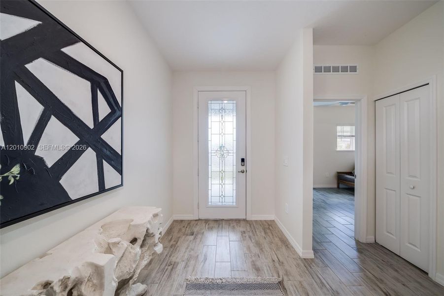 Spacious, unfurnished interior of a new home in , Port St. Lucie (Image 22).