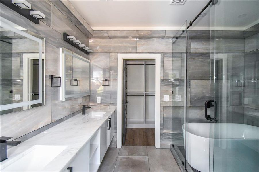 Furnished interior view inside a new home in , Atlanta (Image 9).