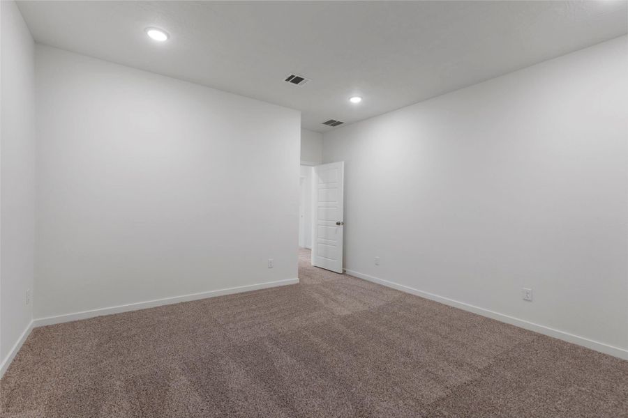 Spacious, unfurnished interior of a new home in Spring Lake, Huntsville (Image 23).
