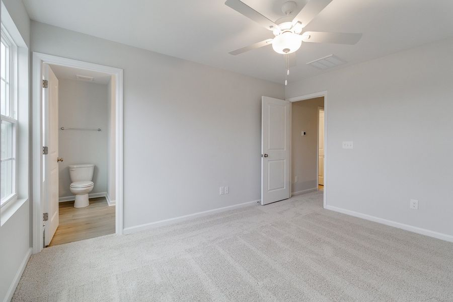 Spacious, unfurnished interior of a new home in Astoria, Columbia (Image 23).