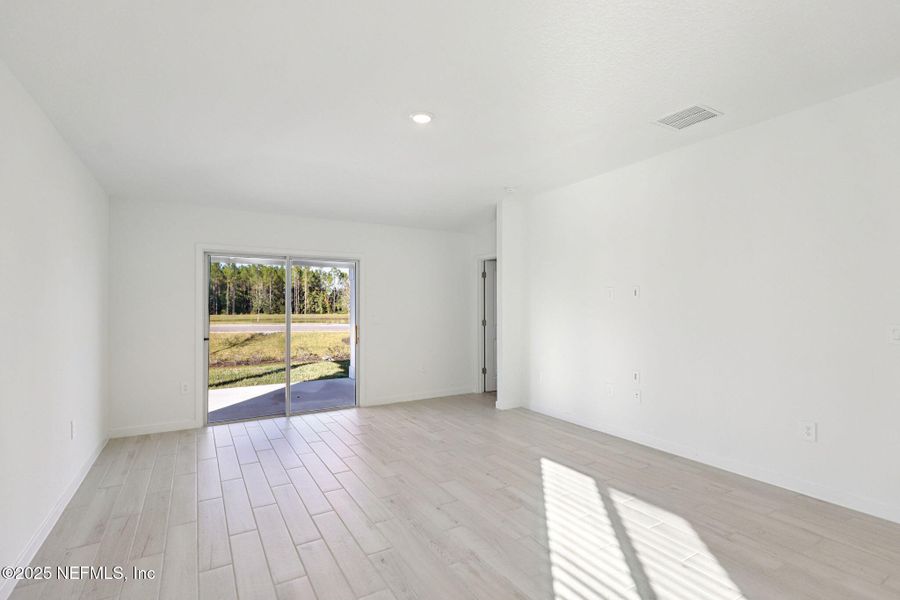 Spacious, unfurnished interior of a new home in , Jacksonville (Image 22).