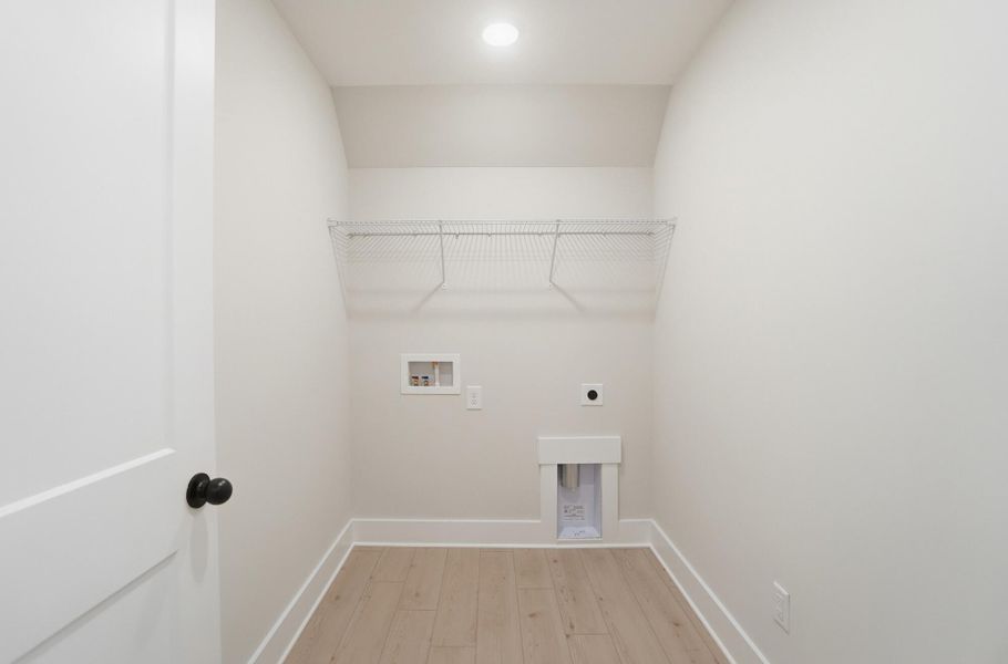 Spacious, unfurnished interior of a new home in Blythe Mill Townhomes, Waxhaw (Image 20).