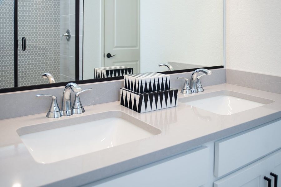 Dual-sink vanity at primary bath