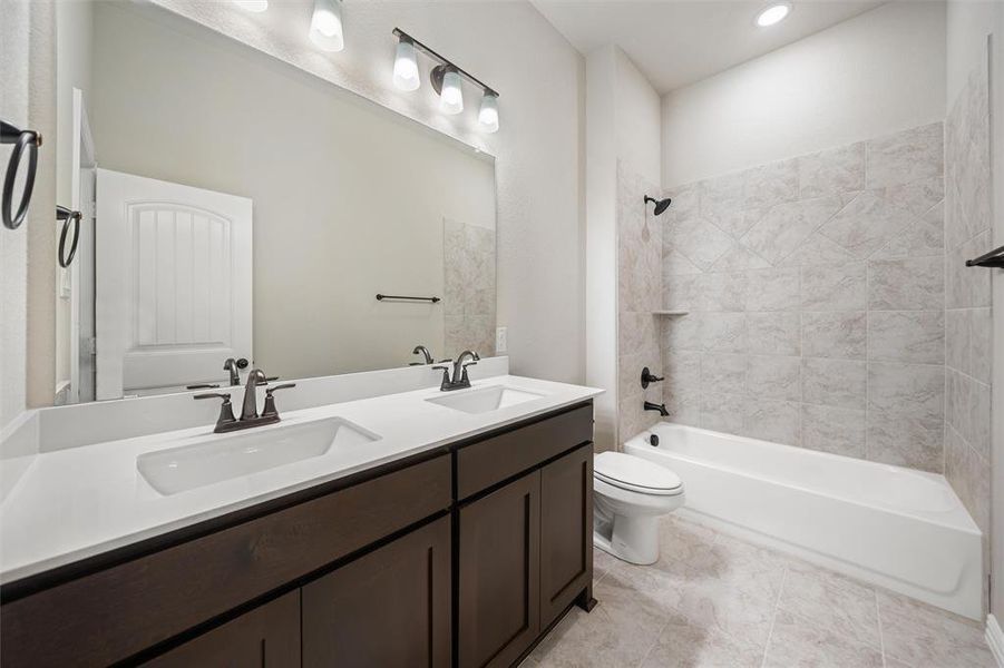 Bathroom with double vanity and bathing tub / shower combination Bathroom with double vanity and bathing tub / shower combination