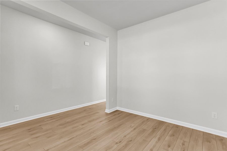 Spacious, unfurnished interior of a new home in Six Oaks, Summerville (Image 18).