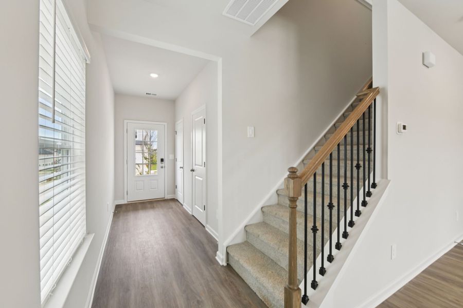 Spacious, unfurnished interior of a new home in Hawthorne Station, College Park (Image 9).