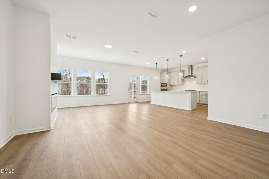 7-web-or-mls-Darius Ln-S0402-007