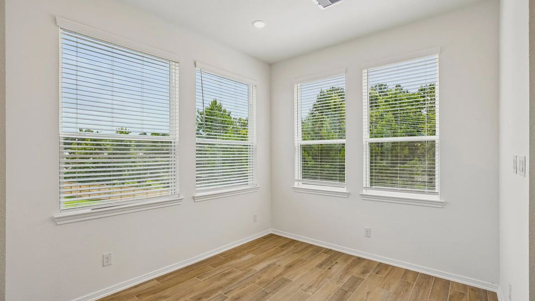 Spacious, unfurnished interior of a new home in Woodforest, Montgomery (Image 32).