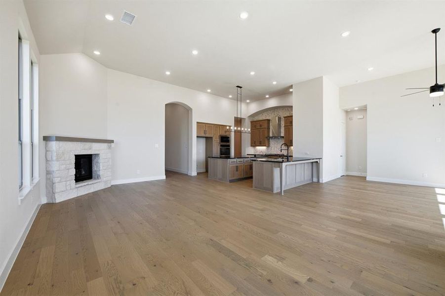 Spacious, unfurnished interior of a new home in Sandbrock Ranch: 60ft. lots, Aubrey (Image 29).