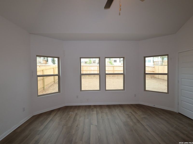 Spacious, unfurnished interior of a new home in Mesquite Ridge, San Antonio (Image 16).