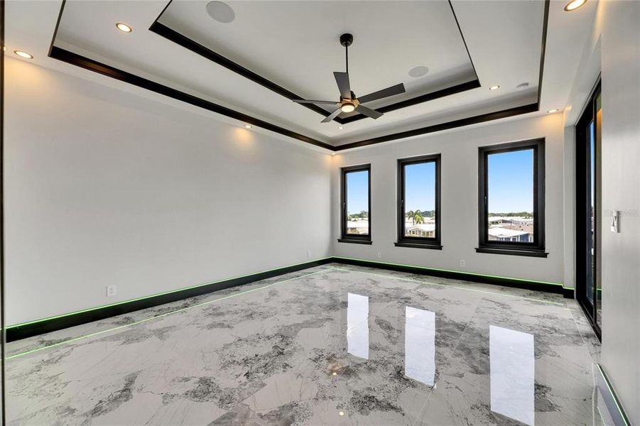 Spacious, unfurnished interior of a new home in , Apollo Beach (Image 75).