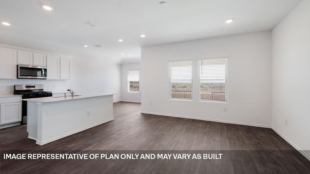 Spacious, unfurnished interior of a new home in Durango, Mustang Ridge (Image 10).