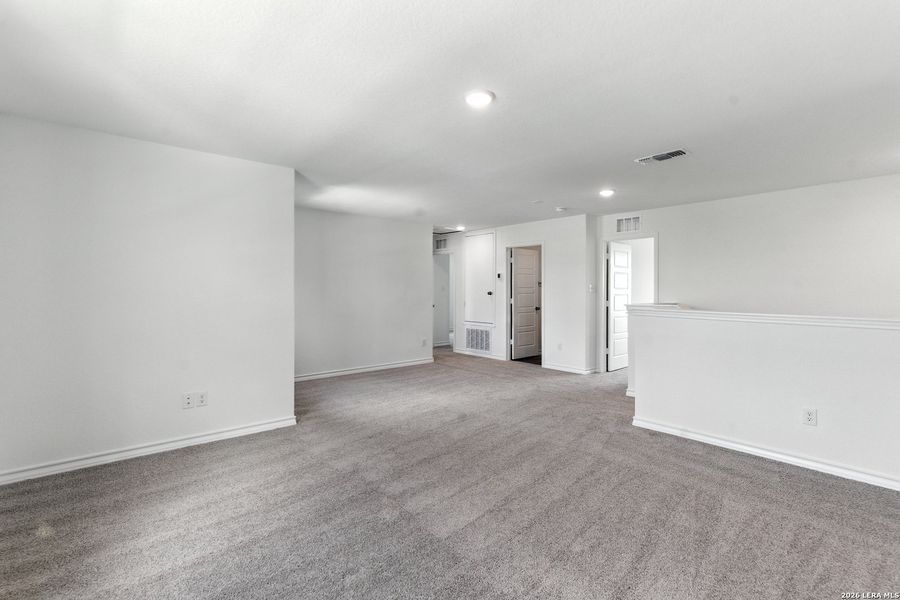 Spacious, unfurnished interior of a new home in Horizon Ridge, San Antonio (Image 18).