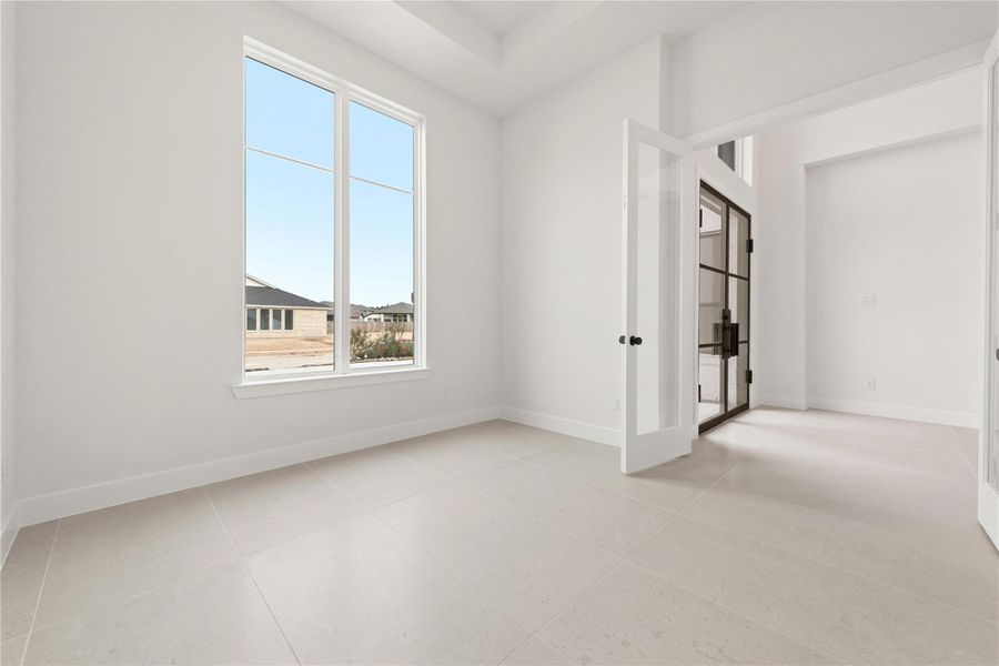 Spacious, unfurnished interior of a new home in ARTAVIA® - 65' Art Collection, Conroe (Image 14).