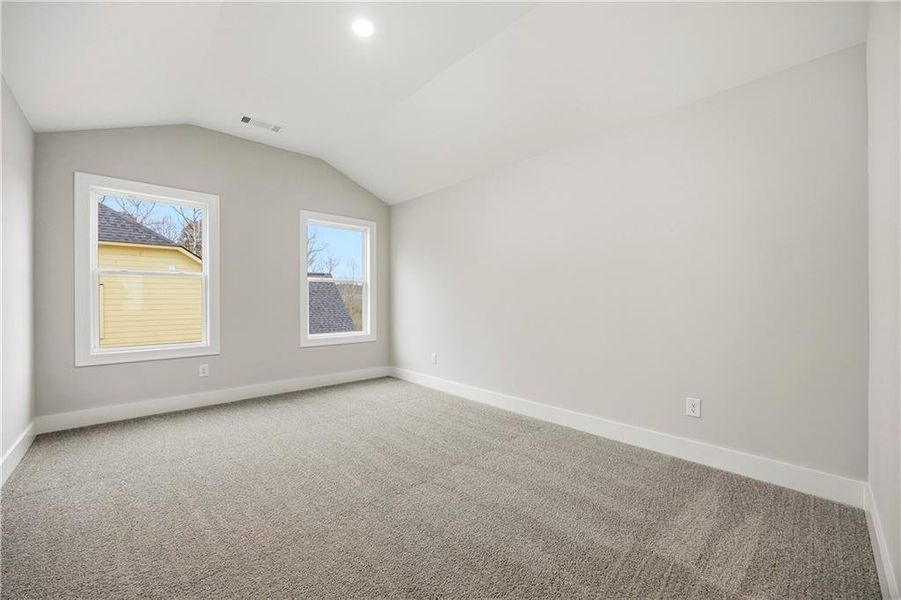 Spacious, unfurnished interior of a new home in Yellowstone Farms, Cumming (Image 20).