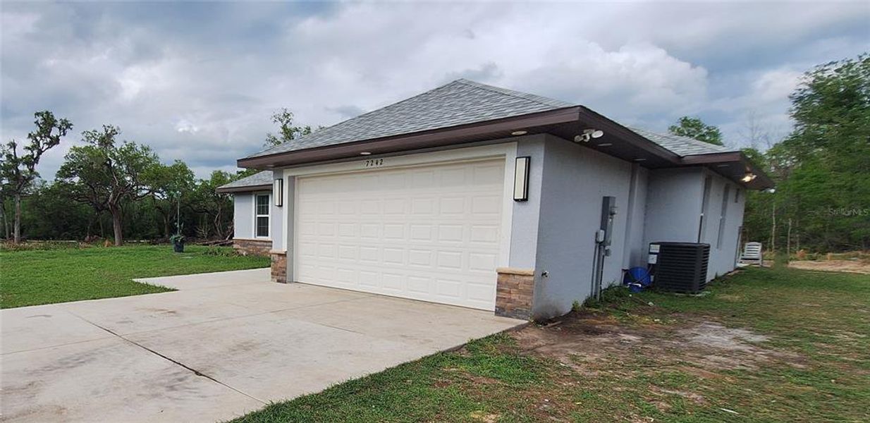 Exterior details and patio area of a home in , Webster (Image 3).
