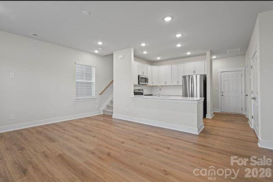 Spacious, unfurnished interior of a new home in Sierra Ridge, Gastonia (Image 13).