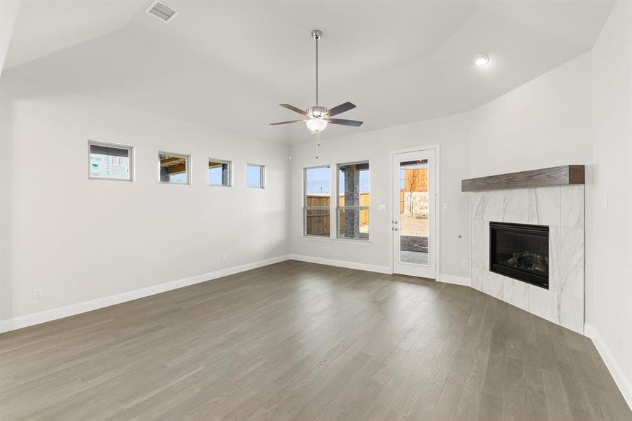 16. 3209 Agnew - Family (2)