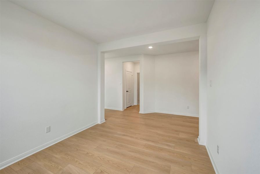 Spacious, unfurnished interior of a new home in Beacon Point at Lago Mar 50’ Homesites, Texas City (Image 32).