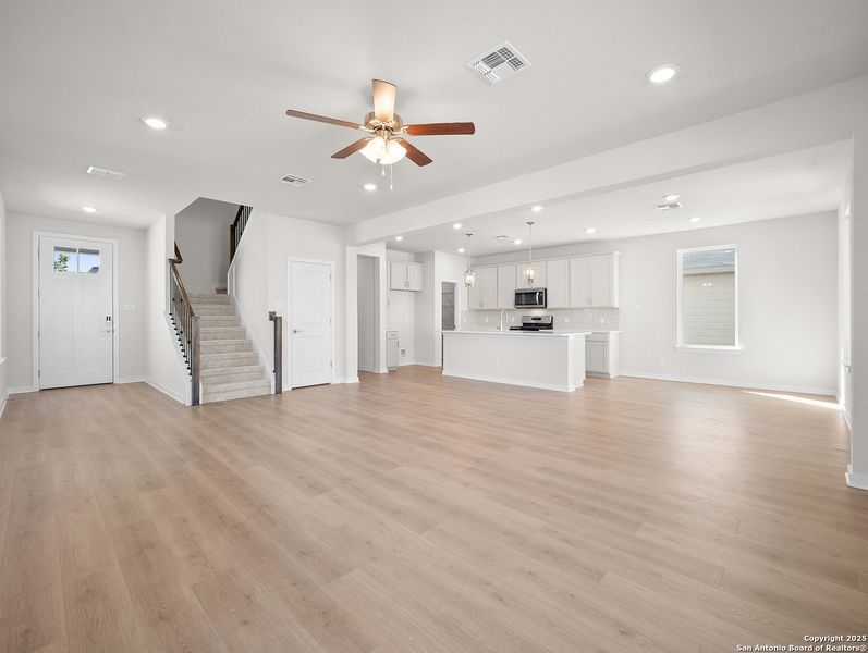 Spacious, unfurnished interior of a new home in Veranda: Classic, San Antonio (Image 16).