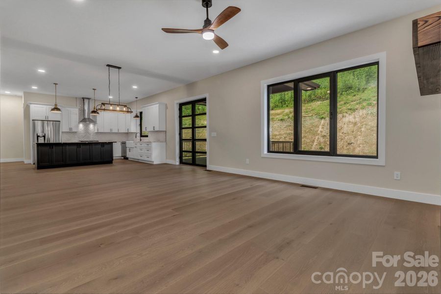 Spacious, unfurnished interior of a new home in , Fairview (Image 32).