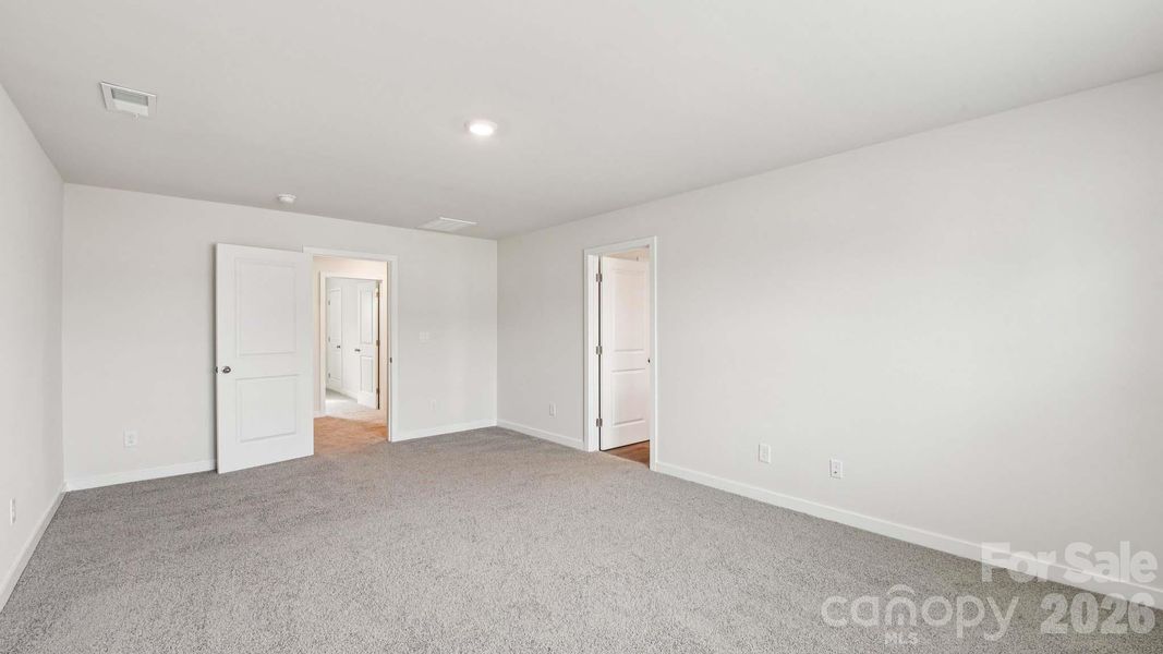 Spacious, unfurnished interior of a new home in Sonoma Hills, Charlotte (Image 19).