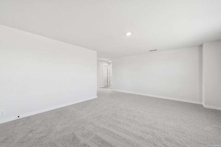 Spacious, unfurnished interior of a new home in , New Braunfels (Image 10).