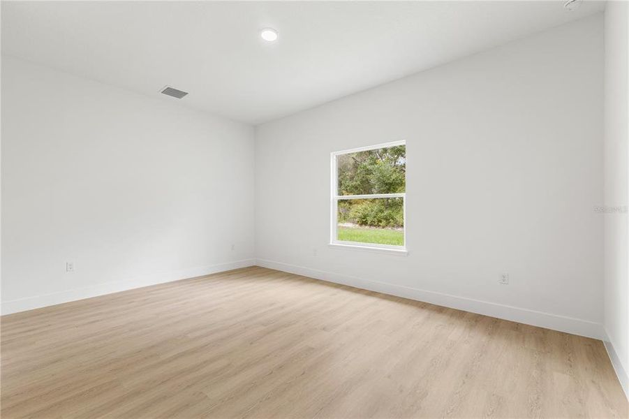 Spacious, unfurnished interior of a new home in , Ocala (Image 25).
