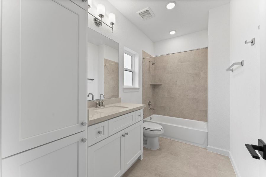 Furnished interior view inside a new home in , Tomball (Image 15).