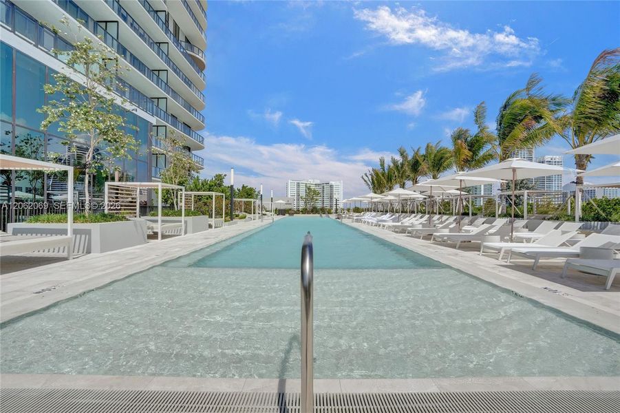 Condo located in Miami Beach, FL showcasing its design and architecture (Image 4).