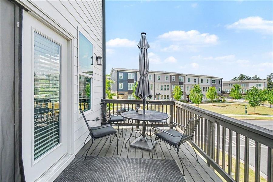 Exterior details and patio area of a home in , Acworth (Image 3).