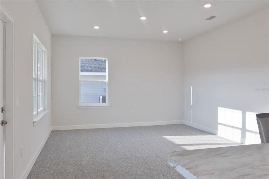 Spacious, unfurnished interior of a new home in Rolling Hills, Bell (Image 12).