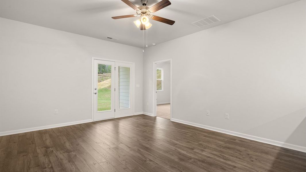 Representative unfurnished interior of a home built from the Allex by D.R. Horton in Captain's Corner, Grovetown (Image 27).