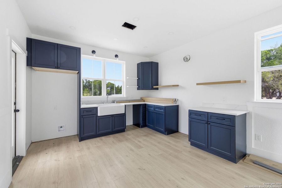 Furnished interior view inside a new home in , Bandera (Image 4).
