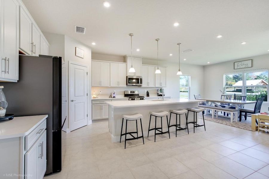 Kitchen/Dining Area Kitchen/Dining Area