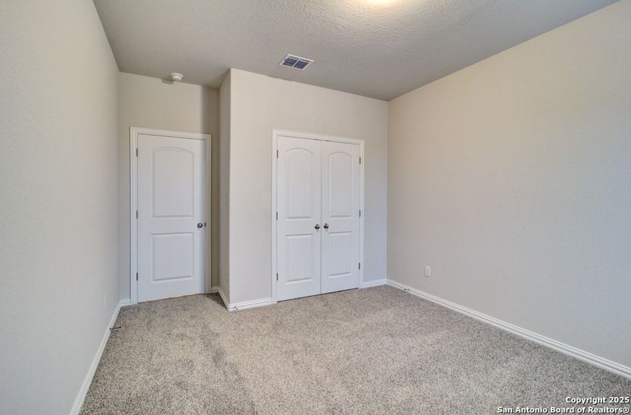 Spacious, unfurnished interior of a new home in Meyer Ranch - Enclave, New Braunfels (Image 31).