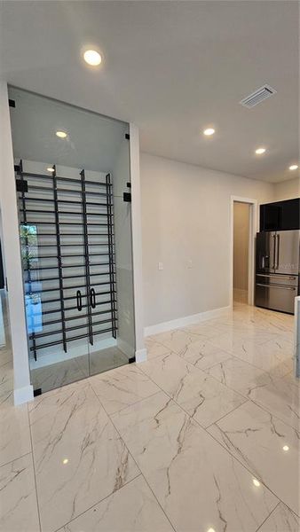 Spacious, unfurnished interior of a new home in , Tampa (Image 28).