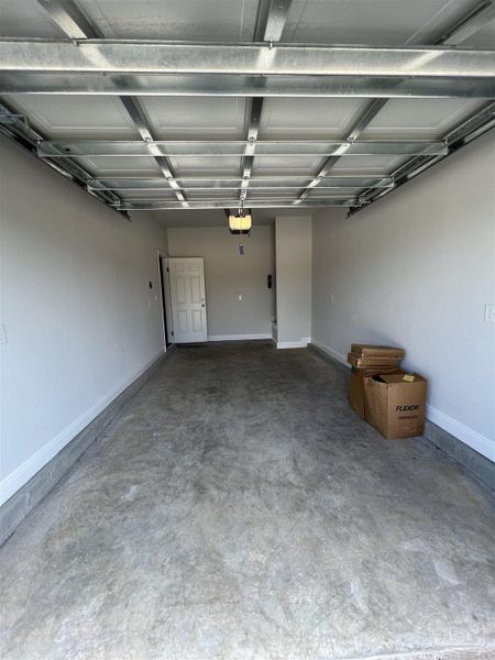 Spacious, unfurnished interior of a new home in Lexlee Estates, Pensacola (Image 12).