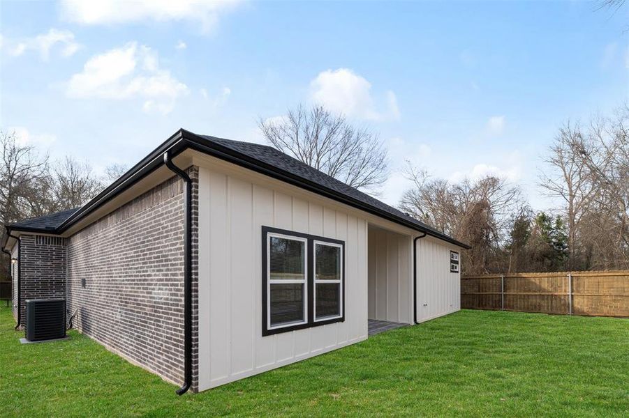 Exterior details and patio area of a home in , Trinidad (Image 24).