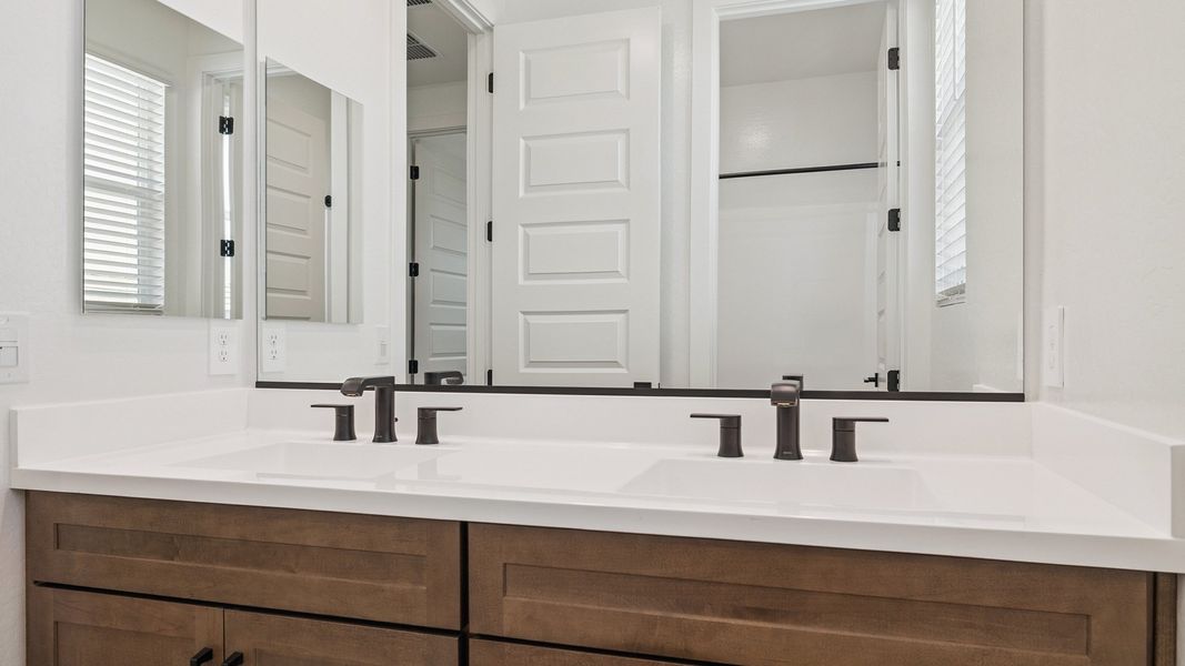 Representative interior finishes for a home built from the Crow by D.R. Horton in The Ridge at Stone Butte, Phoenix (Image 18).