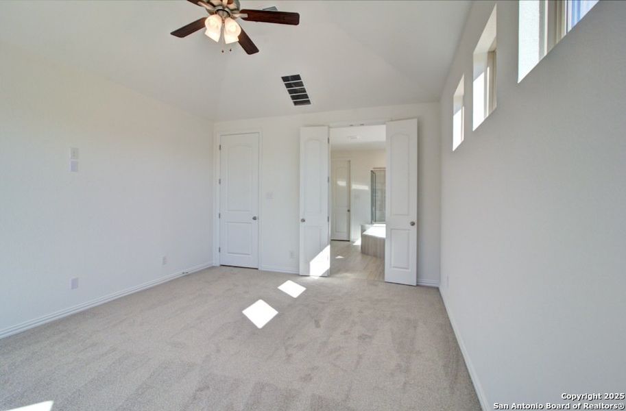 Spacious, unfurnished interior of a new home in Meyer Ranch – Premier, New Braunfels (Image 16).
