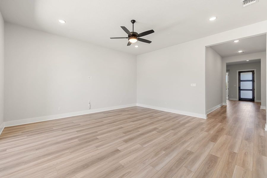 Spacious, unfurnished interior of a new home in Lariat, Liberty Hill (Image 33).