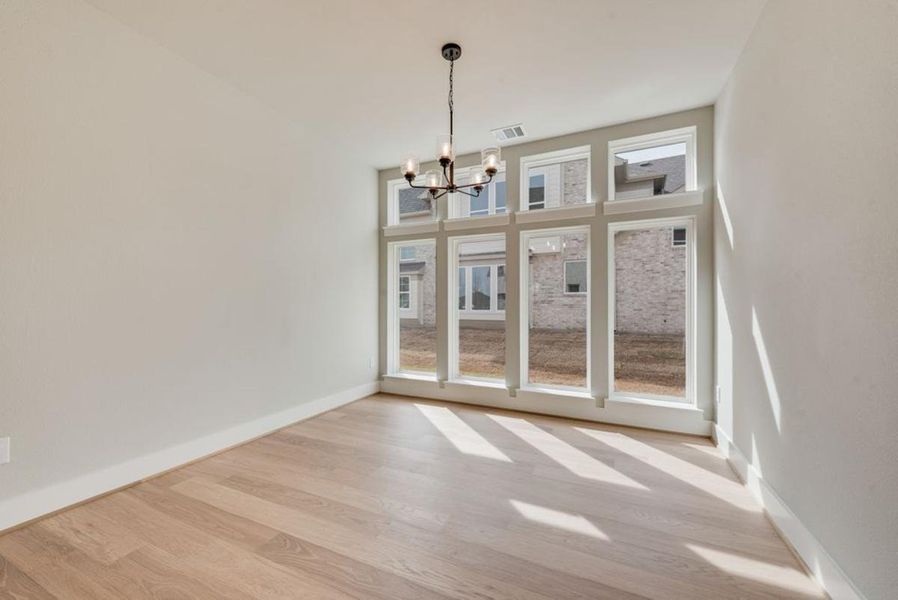 Spacious, unfurnished interior of a new home in Somerset Park, Rockwall (Image 32).