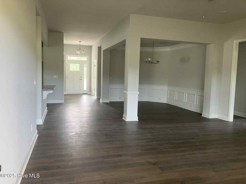 Spacious, unfurnished interior of a new home in Fairfield Harbour, New Bern (Image 14).