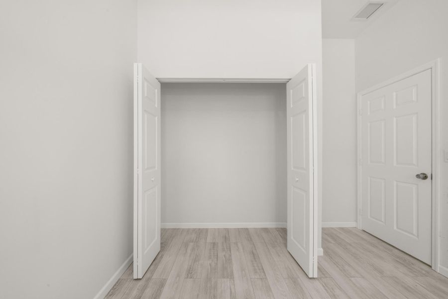 Spacious, unfurnished interior of a new home in , Lake Placid (Image 23).