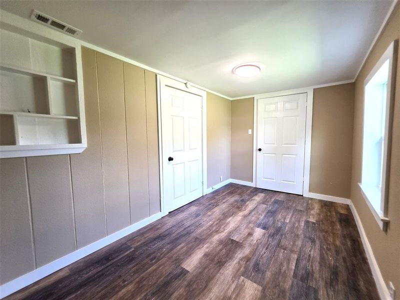 Small Middle Bedroom with built in shelves and Full Size Laundry hookups in closet
