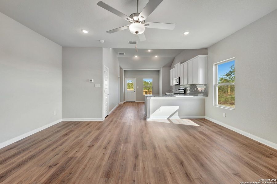 Spacious, unfurnished interior of a new home in Paloma Park, Converse (Image 32).